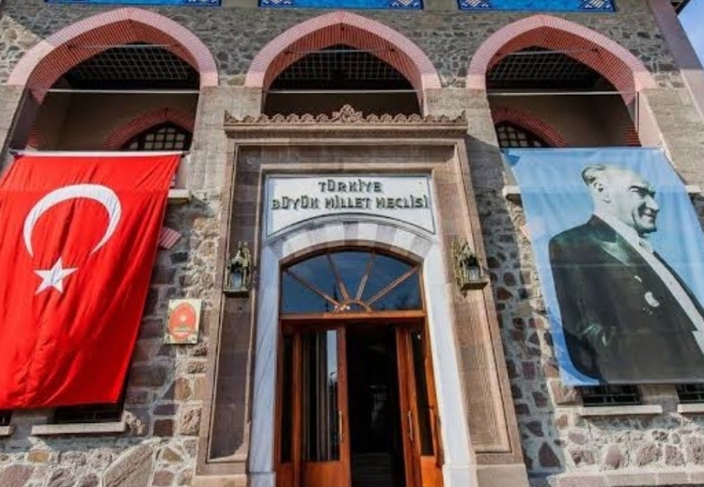 1 GECE KONAKLAMALI ANKARA & ESKİŞEHİR TURU